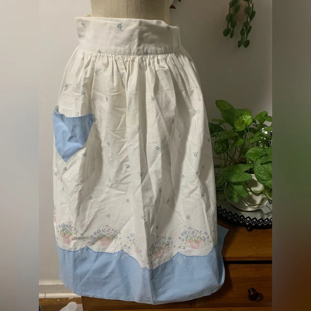 Vintage Half Apron Blue And White Floral Teapot Print Pocket Cottagecore 50s 60s